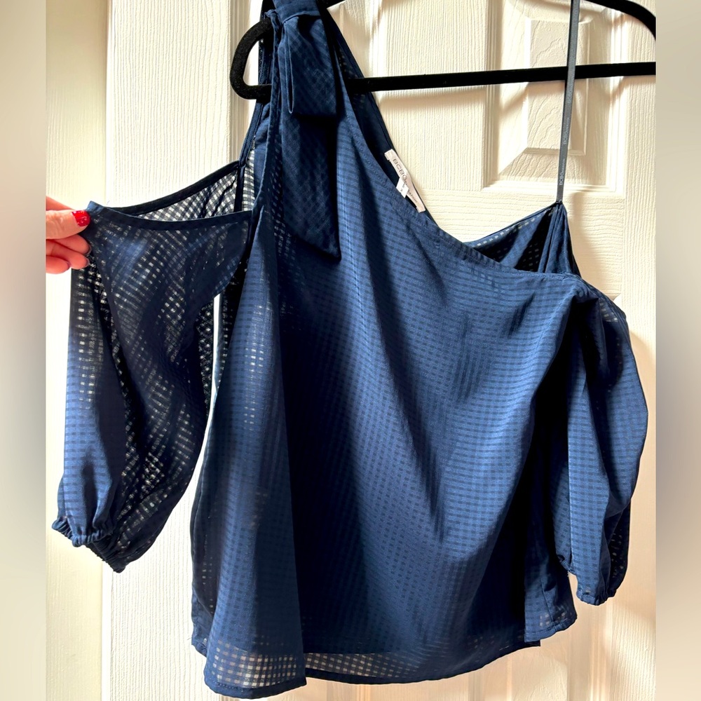 BCBG top size Small